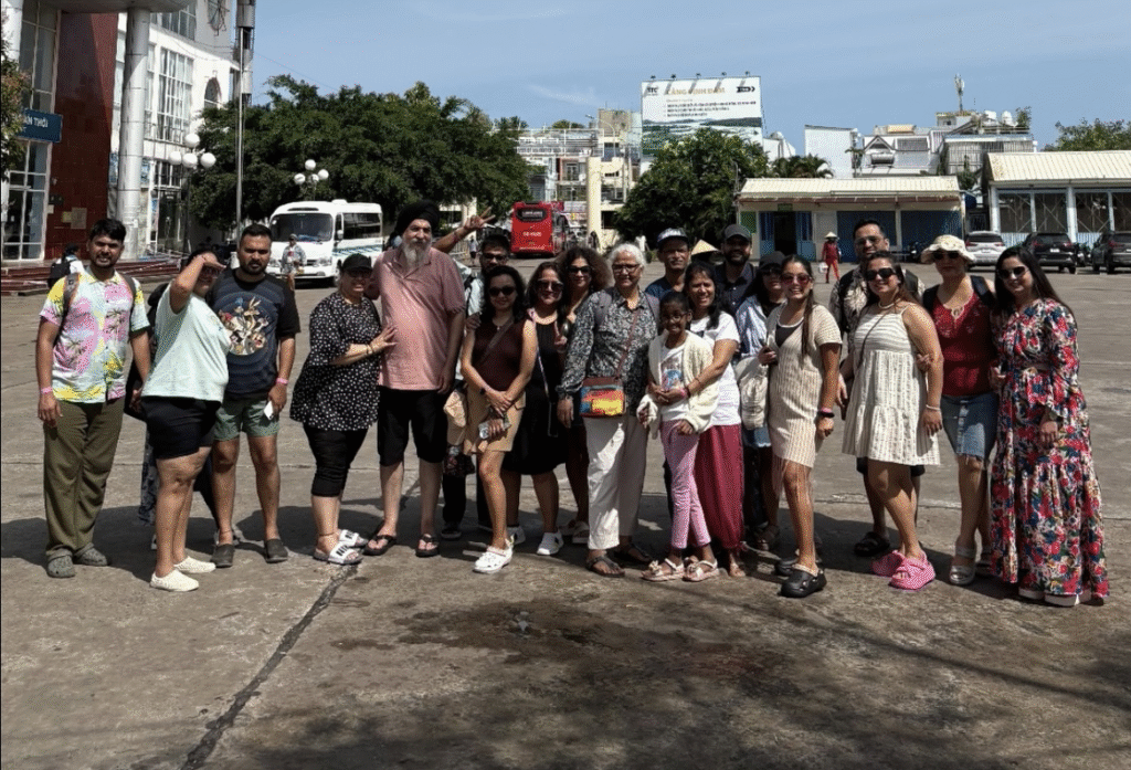 group photo phu quoc 1