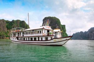 cruise halong